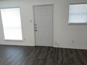 1110 W Tri Oaks Ln in Houston, TX - Building Photo - Building Photo