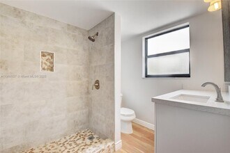 520 Orton Ave in Fort Lauderdale, FL - Foto de edificio - Building Photo