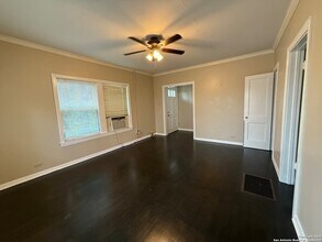110 Barilla Pl in San Antonio, TX - Building Photo - Building Photo