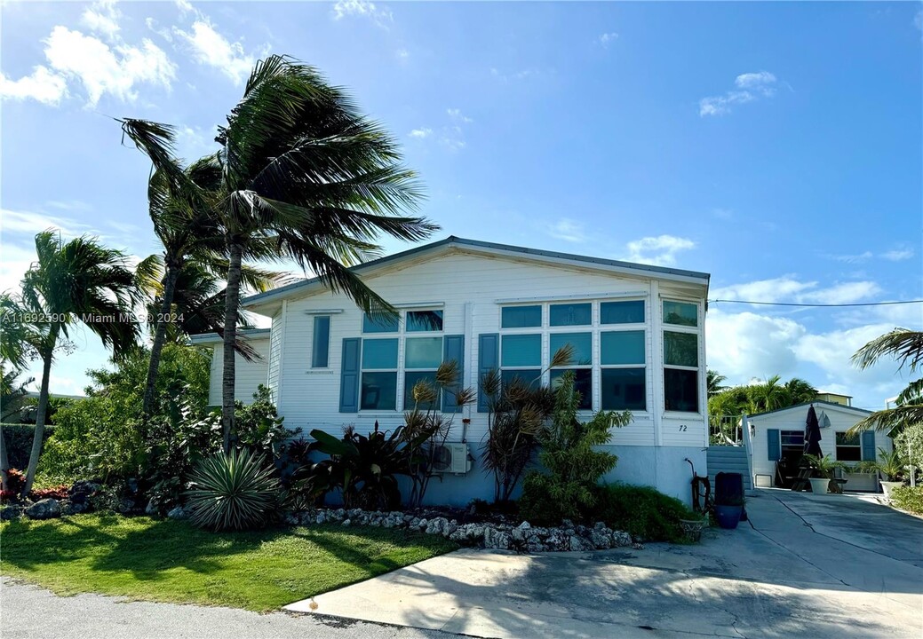 72 Ocean Dr in Key Largo, FL - Building Photo