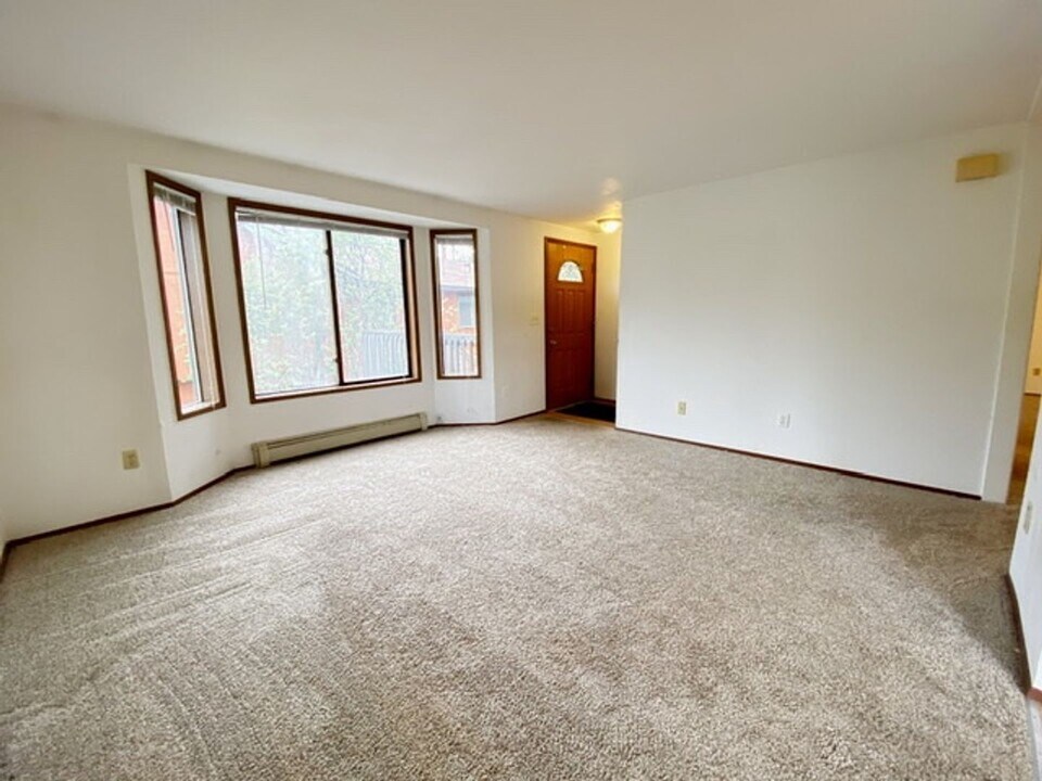 6623 E 6th Ave in Anchorage, AK - Building Photo