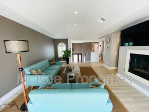 33 Port Royale Rd in Coronado, CA - Building Photo - Building Photo