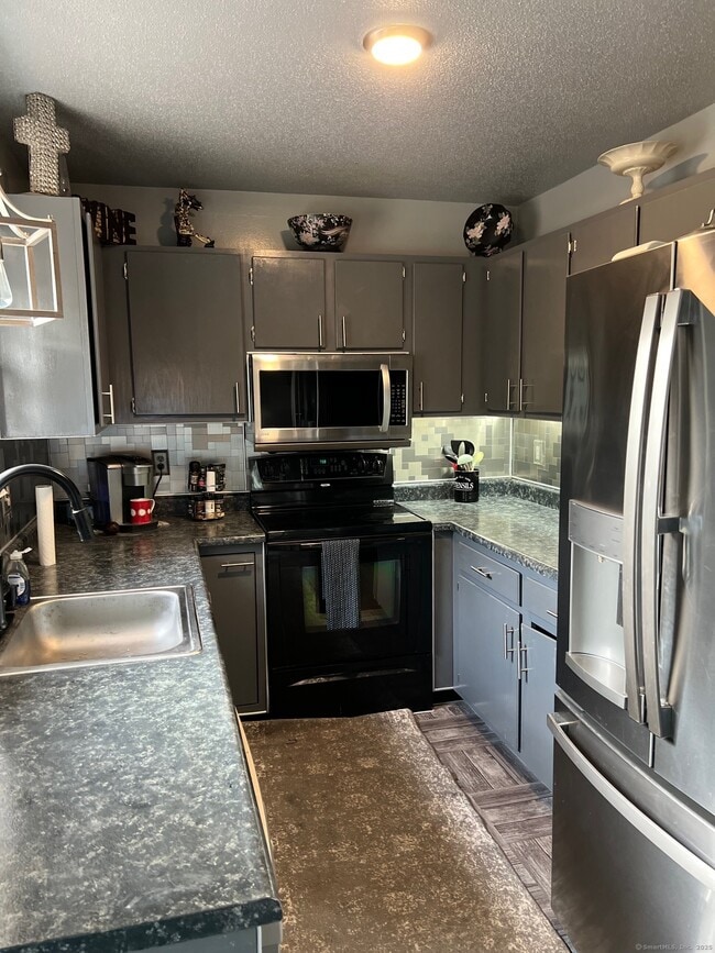 760 Cook Hill Rd in Killingly, CT - Building Photo - Building Photo