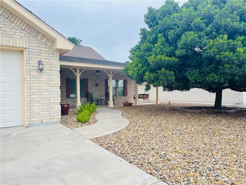 2111 Fairway Ct in Mission, TX - Building Photo