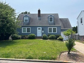 47 Berwick Rd in Hewlett, NY - Building Photo