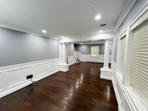28 Allen St in New Hyde Park, NY - Building Photo - Building Photo