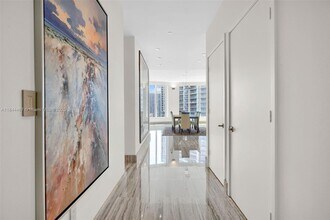 901 Brickell Key Blvd in Miami, FL - Building Photo - Building Photo