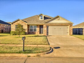 1913 W Oak Valley Way in Mustang, OK - Building Photo