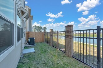 9814 Magnolia Village Ln in Houston, TX - Building Photo - Building Photo