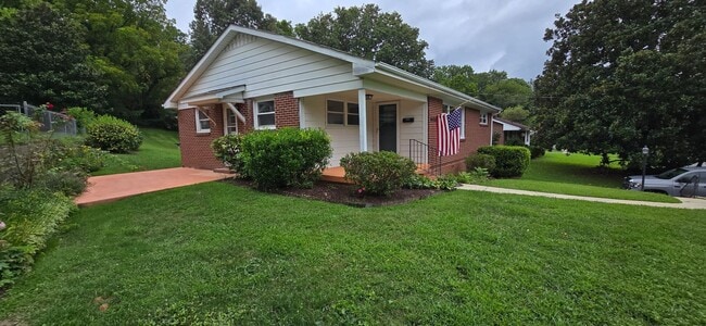 1224 Lamont Dr in Winston-Salem, NC - Building Photo - Building Photo