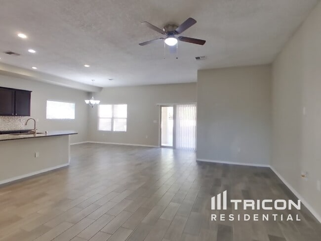 1931 Camino Corona in Los Lunas, NM - Building Photo - Building Photo