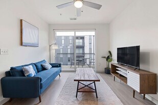 633 E Main St in Louisville, KY - Building Photo