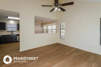 404 SE Bristol Dr in Lee's Summit, MO - Foto de edificio - Building Photo