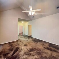 102 Lindas Creek Ln in Weatherford, TX - Building Photo