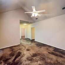 102 Lindas Creek Ln in Weatherford, TX - Building Photo - Building Photo