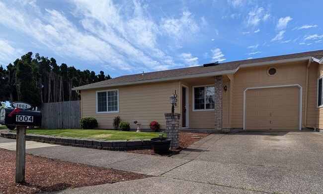 1004 55th Pl in Springfield, OR - Building Photo - Building Photo