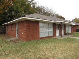 607 Hoover St in Norman, OK - Building Photo