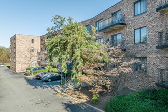 99 Teaneck Rd in Ridgefield Park, NJ - Foto de edificio - Building Photo