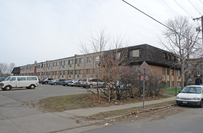 Apple Square Apartments in Minneapolis, MN - Building Photo - Building Photo