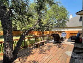 11128 Sandstone Trail in Austin, TX - Foto de edificio - Building Photo