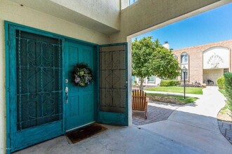 7736 E Camelback Rd in Scottsdale, AZ - Foto de edificio - Building Photo