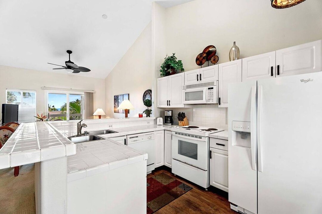 75-6081-6081 Ali‘i Dr in Kailua Kona, HI - Building Photo