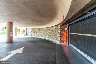 4242 East-West Hwy in Bethesda, MD - Building Photo - Building Photo