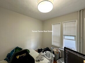 157 E Cottage St, Unit 1 in Boston, MA - Foto de edificio - Building Photo