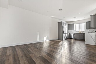 11621 Ayres Ave in Los Angeles, CA - Building Photo - Building Photo