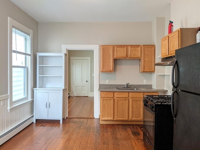 16 Park Ave, Unit 3, Unit 3