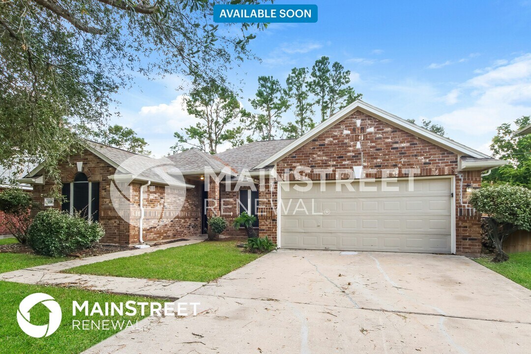 9806 Guest St in Houston, TX - Building Photo