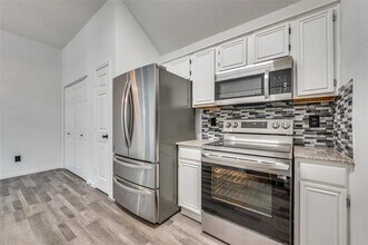 2916 S Bend Dr in Dallas, TX - Building Photo - Building Photo