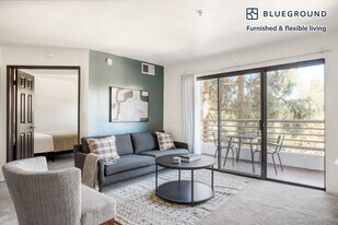 10989 Bluffside Dr in Los Angeles, CA - Building Photo