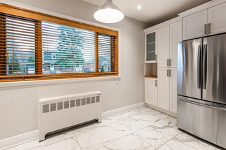 255 Av. Alexandra in St-Lambert, QC - Building Photo - Building Photo