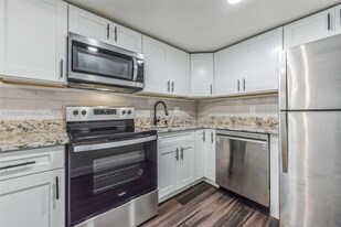 480 NW 20th St in Boca Raton, FL - Building Photo