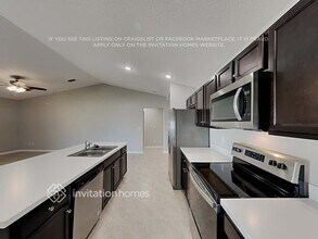 373 NW Avens St in Port St. Lucie, FL - Building Photo - Building Photo