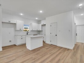 8102 Crestview Dr in Houston, TX - Building Photo