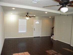 2410 Jones St in Rosenberg, TX - Building Photo - Building Photo