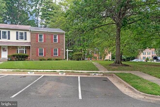 6401 Old Scotts Ct in Springfield, VA - Building Photo - Building Photo