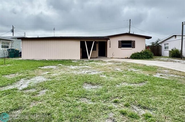 1393 Stanley Dr in Melbourne, FL - Foto de edificio - Building Photo