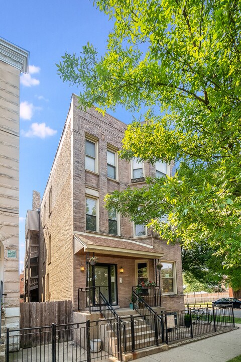 1224 N Washtenaw Ave, Unit 2 in Chicago, IL - Building Photo