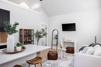 1210 Brentwood St-Unit -C in Austin, TX - Building Photo - Building Photo