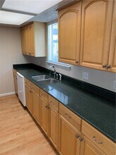 1725 Toomey Rd in Austin, TX - Foto de edificio - Building Photo