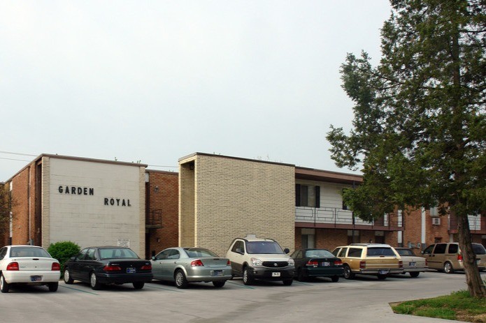 Garden Royal Apartments in Fort Wayne, IN - Building Photo