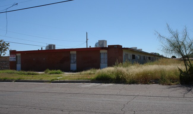 4426 Sunrise Ave in El Paso, TX - Foto de edificio - Building Photo