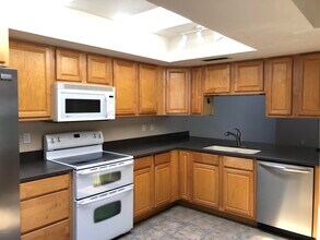 9144 E Winchcomb Dr in Scottsdale, AZ - Building Photo - Building Photo