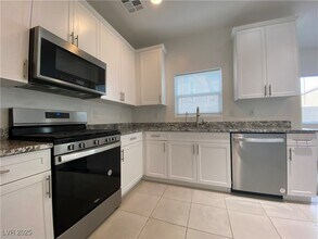412 Desert Cadence St in Henderson, NV - Building Photo - Building Photo