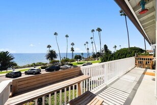 376 Cliff Dr, Unit D in Laguna Beach, CA - Building Photo
