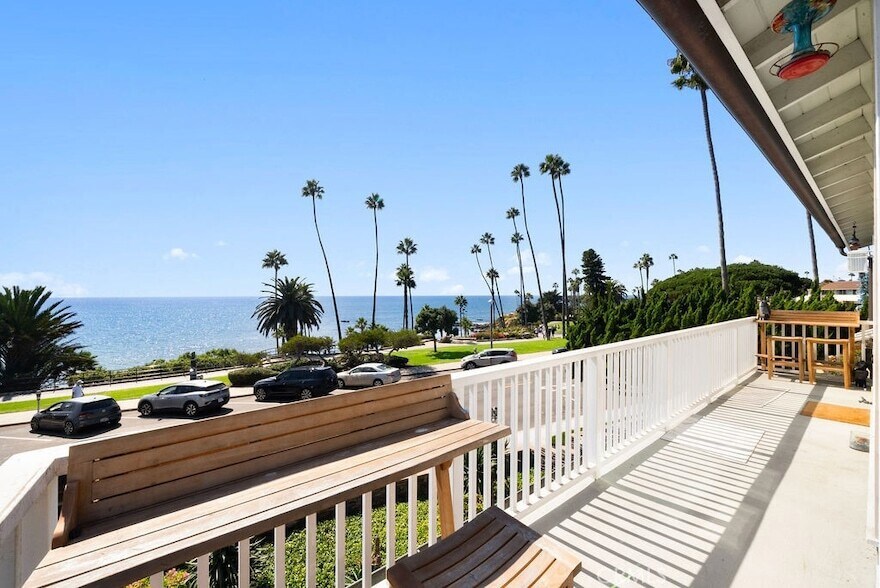 376 Cliff Dr, Unit D in Laguna Beach, CA - Building Photo