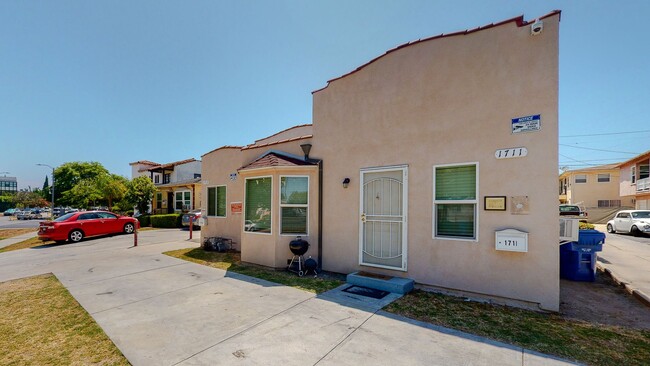 1711-1713 Redondo Blvd in Los Angeles, CA - Building Photo - Building Photo